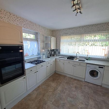Dalton House - Three Bedroom Property Stretford Free Parking Near The Trafford Centre Manchester Zewnętrze zdjęcie